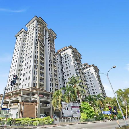 1 Bedroom Apartment, Melaka Cbd Town Center- Hosted By Private Locals Resident, Balcony With City Skyline View Or Seaview, Opposite Malls, Tv Box, 5 Minutes To Jonker Street, Малакка Экстерьер фото