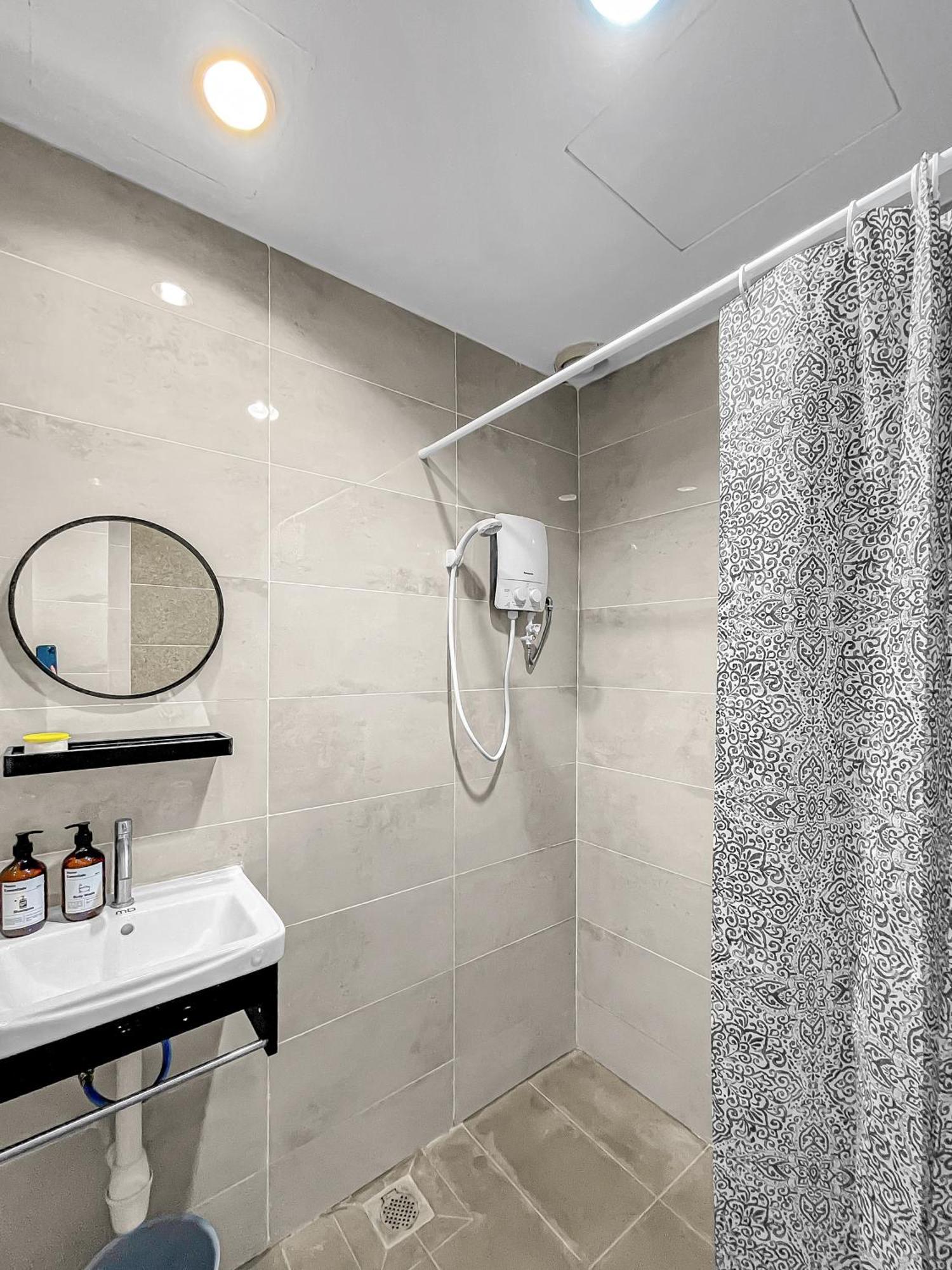 1 Bedroom Apartment, Melaka Cbd Town Center- Hosted By Private Locals Resident, Balcony With City Skyline View Or Seaview, Opposite Malls, Tv Box, 5 Minutes To Jonker Street, Экстерьер фото